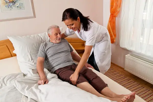 auxiliar de enfermeria para adultos mayores